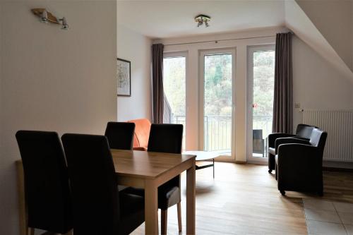 Appartement Wohnung 2 Pers 1 Schlafzimmer und Wohnzimmer mit Balkon und Blick auf die Mosel Moselweinstraße 54 Ediger-Eller