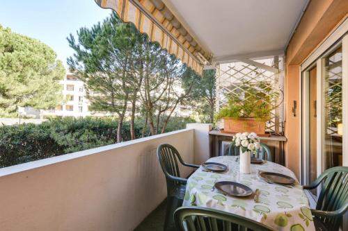 Wonderful 3 bedroom flat with AC and balcony and pool in Hyères - Welkeys Hyères france