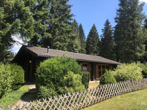 Wooden bungalow with oven, in Oberharz near a lake Clausthal-Zellerfeld allemagne