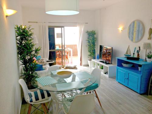 Maison de vacances WOW Flat 200m Beach, 10min Downtown, Terrace With Sea View Rua Professosr Correia de Abreu Lagos