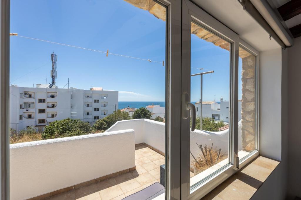 Maison de vacances WOW!Ocean view house, just few steps from the beach 19 Rua Principal, 8650-104 Budens