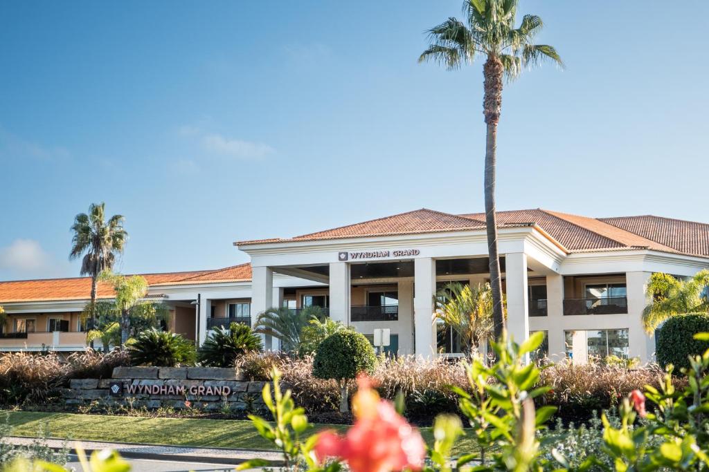 Hôtel Wyndham Grand Algarve Av. André Jordan, Quinta do Lago, 8135-998 Quinta do Lago