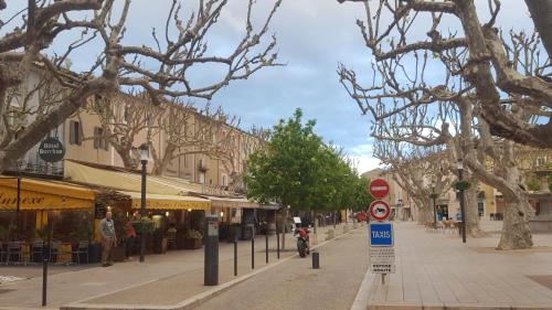 Appartement Y here 1st floor, left Rue Jules Ferry 10 Vaison-la-Romaine