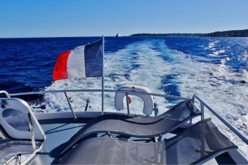 Yacht Priape Saint Tropez au mouillage / at anchor Saint-Tropez france