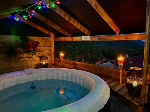 Tente de luxe Yourte Bosquet with hot tub 39 Chemin de la Coume Créchets