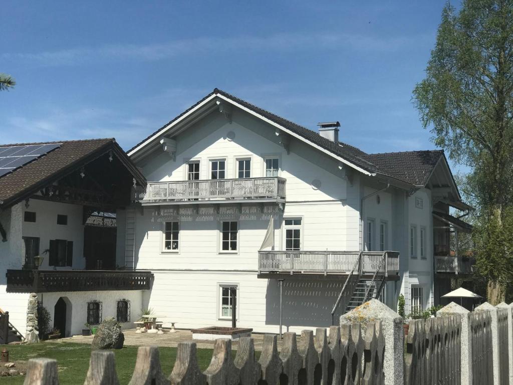 Appartements Zehentmayrhof Kleinornach 1, 83119 Obing