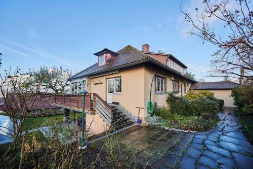 Villa zeitweise[.]haus Denkerhaus und Stadtoase 6 Altdorfstraße Weingarten