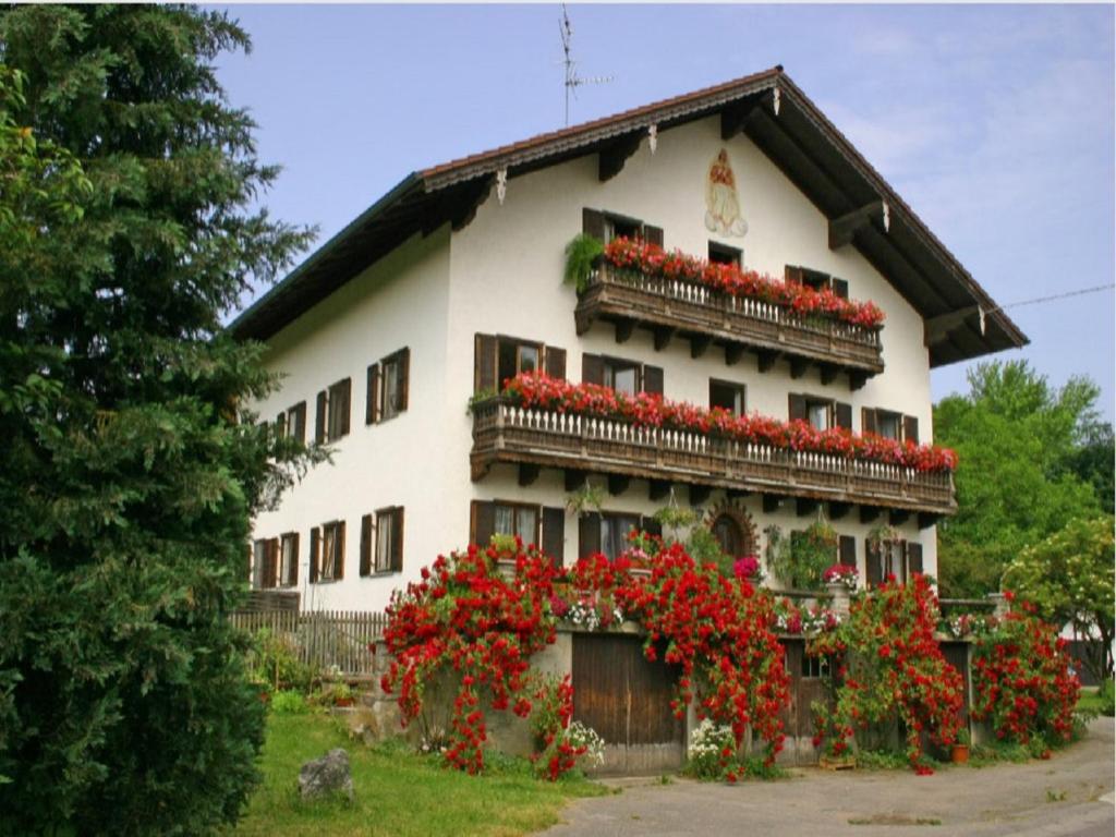 Appartements Zum Dammerbauer 3 Dinghartinger Straße, 82064 Straßlach-Dingharting