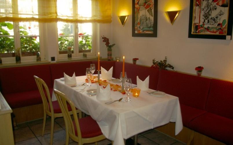 Hôtel Zum treuen Bartel Marktplatz 11, 71706 Markgröningen