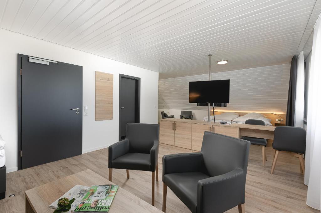 Maison d'hôtes Zur Blume Hotel & Restaurant Efringen-Kirchen bei Basel Alte Weinstraße 27, 79588 Efringen-Kirchen